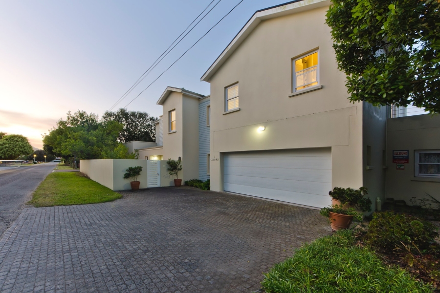 4 Bedroom Property for Sale in Leisure Isle Western Cape